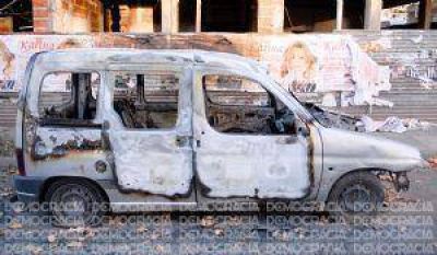 Incendio destruy� una camioneta secuestrada