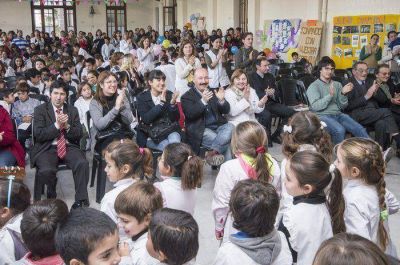 En un emotivo acto la Escuela N� 17 celebr� un nuevo aniversario en su edificio reconstruido