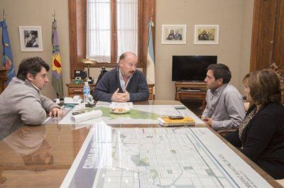 El intendente recibi� al delegado de Cachar� y al personal de Vialidad Rural