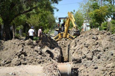 La Comuna construye redes cloacales en varios barrios de la Ciudad