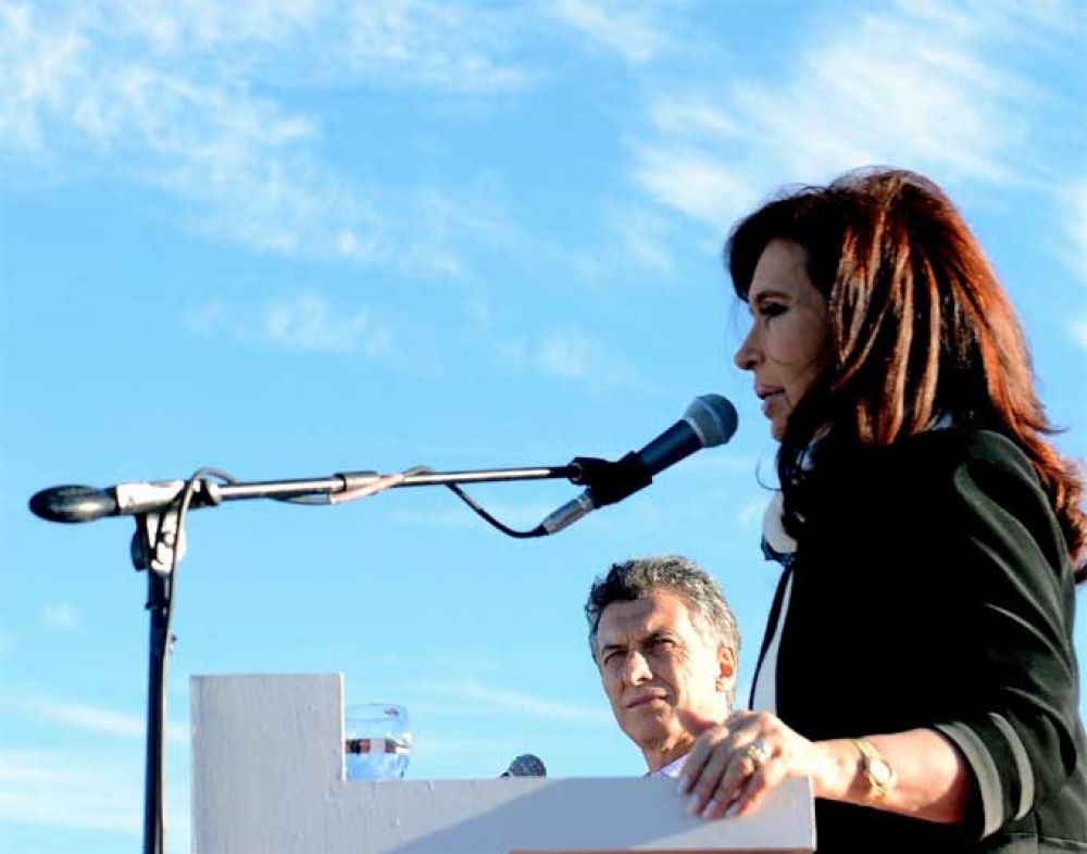 La Presidenta inaugur�, junto a Macri, la ampliaci�n de la autopista Illia