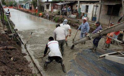 El Municipio pavimenta calles de tierra en Jos� Le�n Su�rez