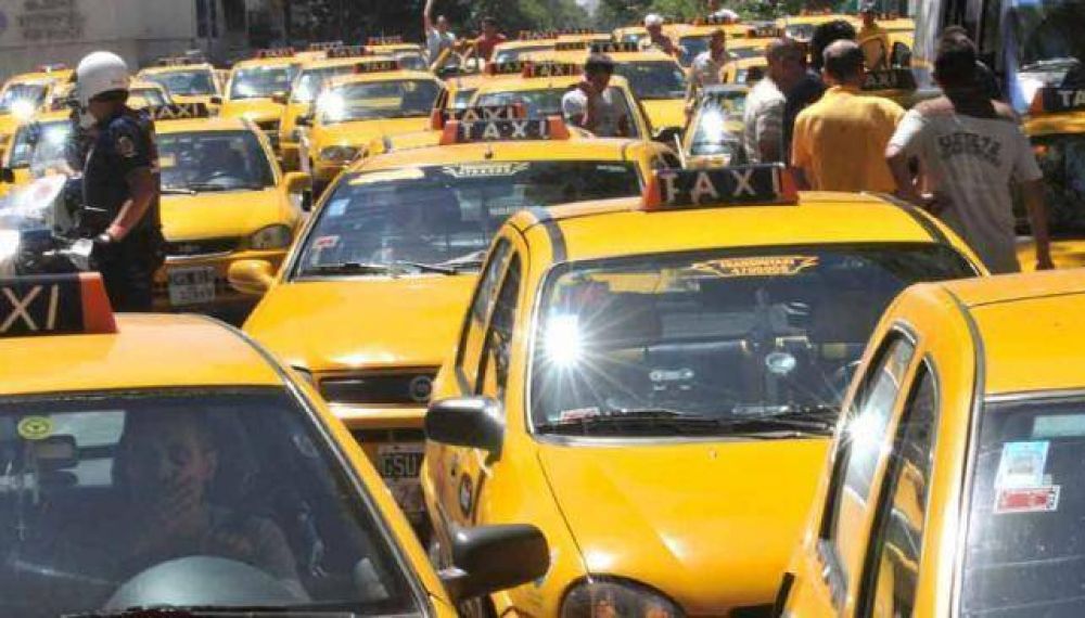 Mestre define cambios en la ordenanza de taxis y remises