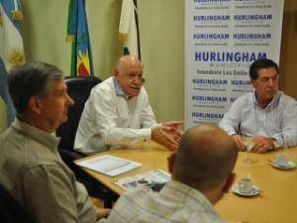 El Intendente Luis Acu�a se reuni� con los representantes de ACIPH