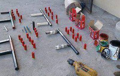Allanaron un taller de armas tumberas en Lan�s: tres detenidos