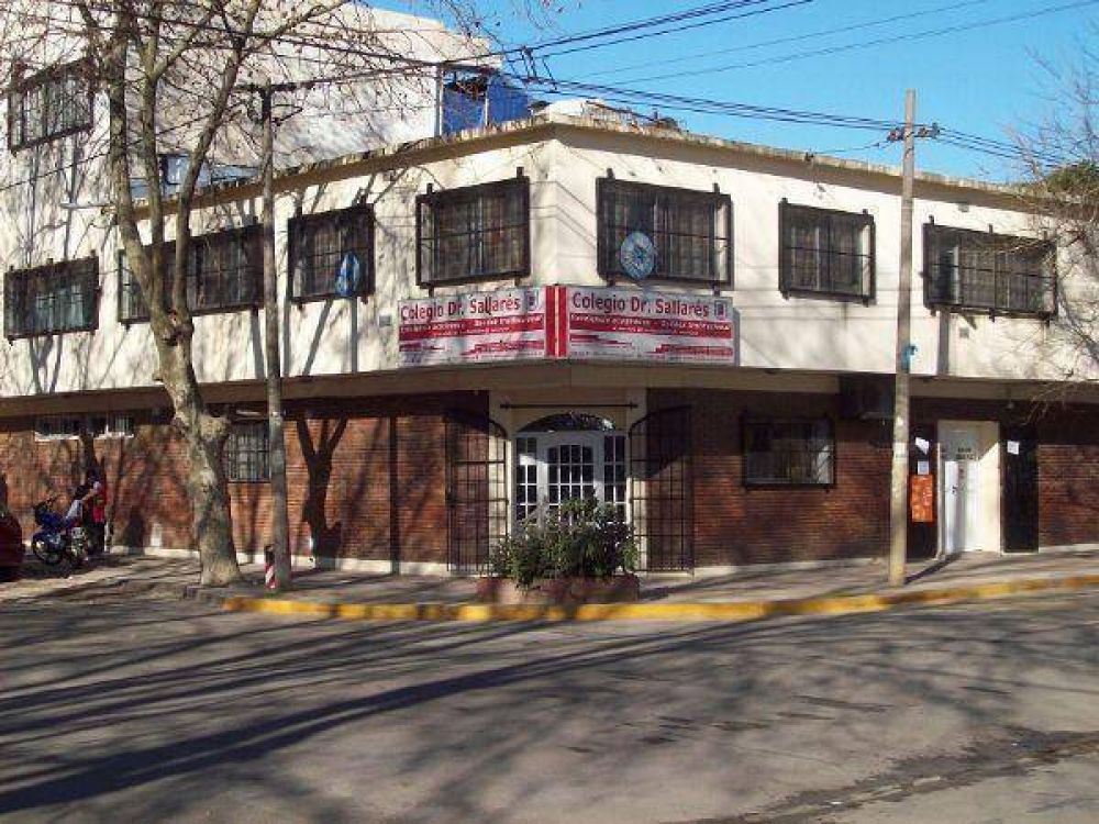Otra vez alumnos se pelean a la salida del colegio
