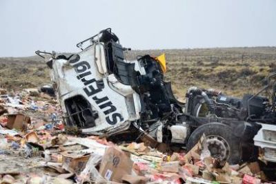 Vuelca en la ruta 3 un cami�n cargado con mercader�a
