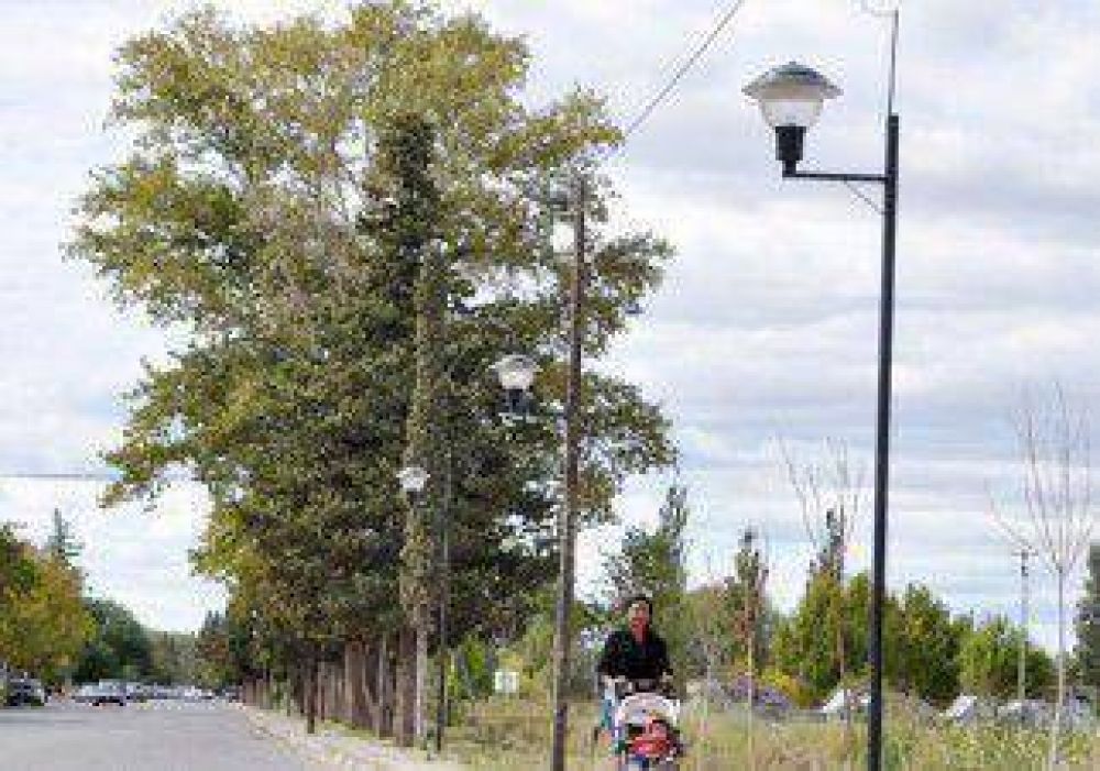 Para m�s seguridad, iluminan el Parque Central de Plottier 