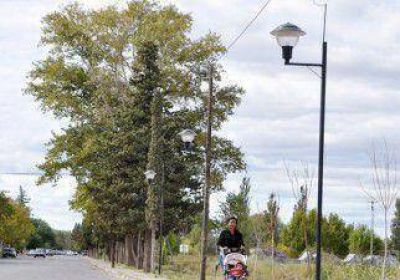 Para m�s seguridad, iluminan el Parque Central de Plottier 