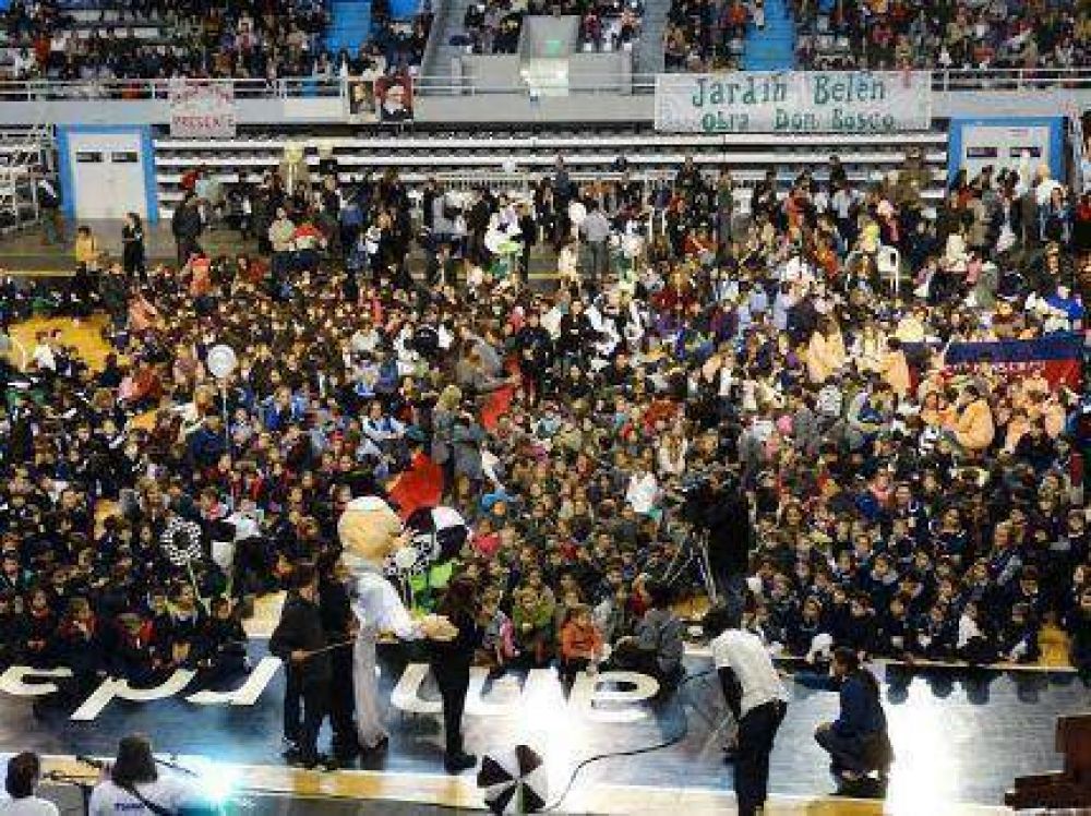 Fiesta de la Fe para los m�s bajitos en el Polideportivo