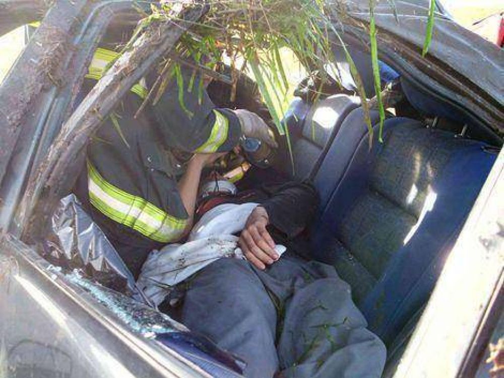 Volc� un auto con cinco ocupantes en la Ruta 5 