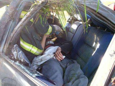 Volc� un auto con cinco ocupantes en la Ruta 5 