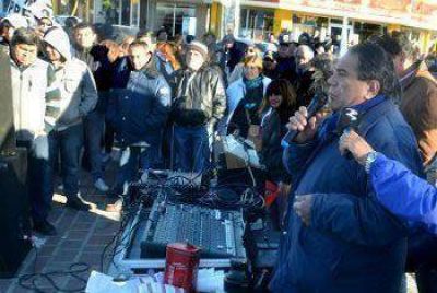 CALETA OLIVIA: LOS MUNICIPALES PRESENTARON EL PEDIDO DE JUICIO POL�TICO CONTRA EL INTENDENTE