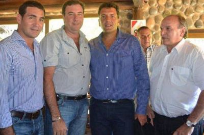 Se calienta el microclima costero, Albert + Massa� Candidato a Intendente	