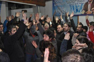 Trabajadores despedidos de las industrias fueguinas marcharan el jueves contra la UOM