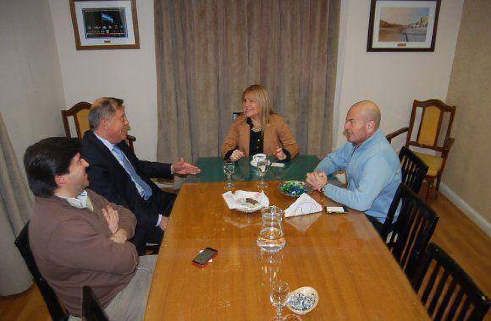 Concejales recibieron al nuevo C�nsul de Chile en R�o Grande