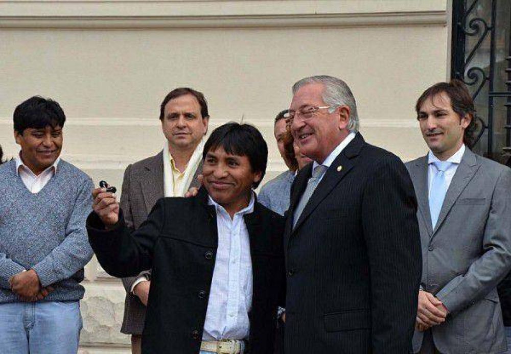 Fellner entreg� vehiculos a productores de la provincia