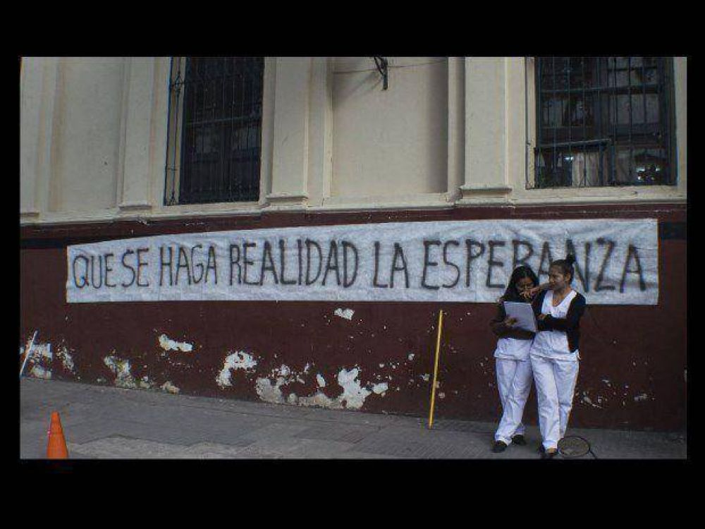 El personal del Milagro le dio un abrazo a su hospital