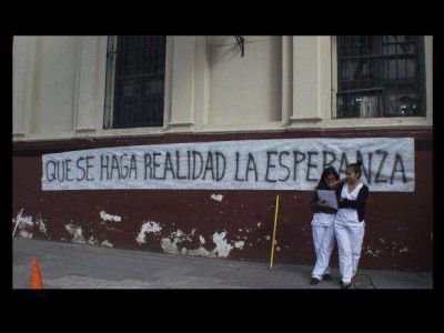 El personal del Milagro le dio un abrazo a su hospital