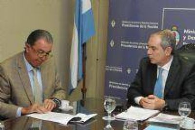 Rodolfo Urtubey se reuni� con el Ministro Alak por la C�rcel Federal del Norte