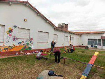 SUTEBA pint� escuelas en Coronel Dorrego