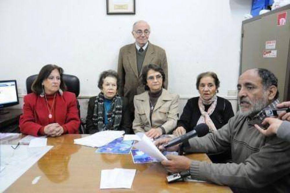 El Centro de Docentes Jubilados �Carmen Palumbo de Leguizam�n� celebra sus Bodas de Oro
