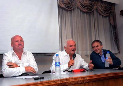 Niembro no sali� de lugares comunes, en una charla que se desvirtu�