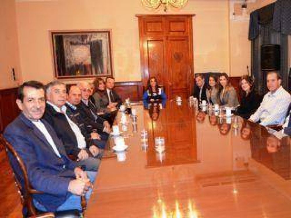 El Gobierno otorg� una ayuda econ�mica al Lawn Tenis Club