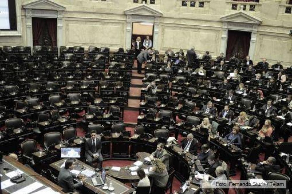 Comenz� la sesi�n en la que Capitanich brindar� su cuarto informe