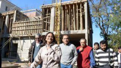 Luc�a visit� obras de ampliaci�n del Hospital de Ni�os