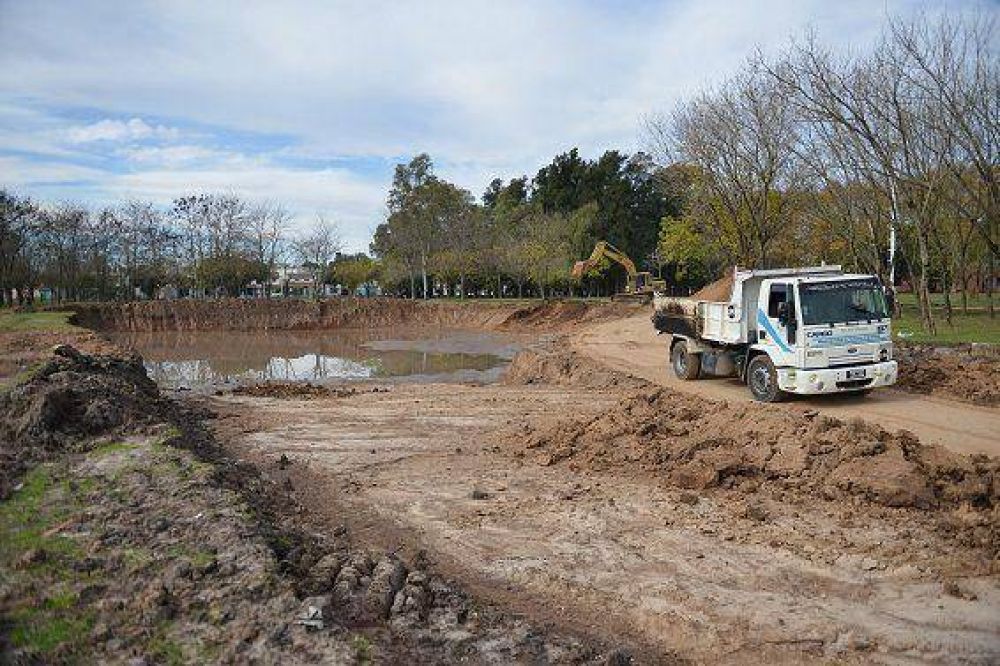 Trabajos en la laguna del Predio Municipal de Malvinas Argentinas