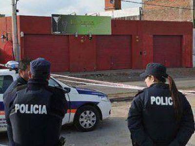 Se enfrentaron dos grupos antag�nicos en G�temberg al 4500; un adolescente baleado en el pecho