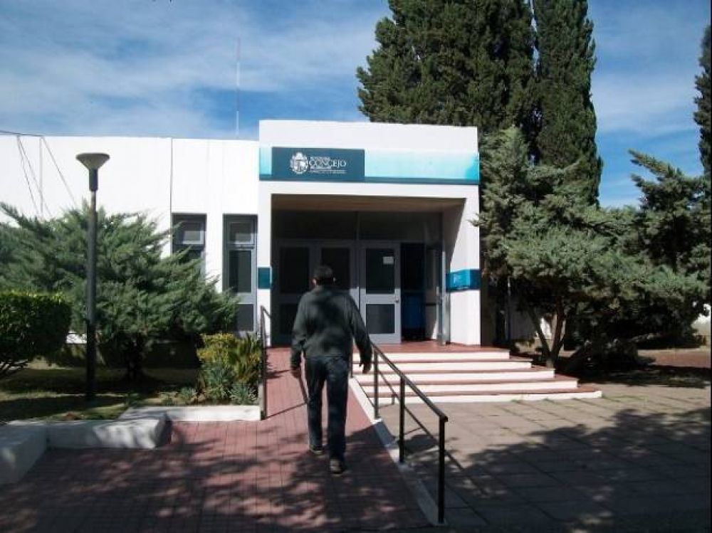 Un concejal alvearense asumi� hace un mes y se tom� vacaciones