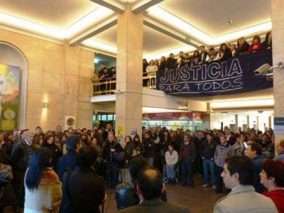 El gobierno cerr� la paritaria m�s dura y acord� con los judiciales