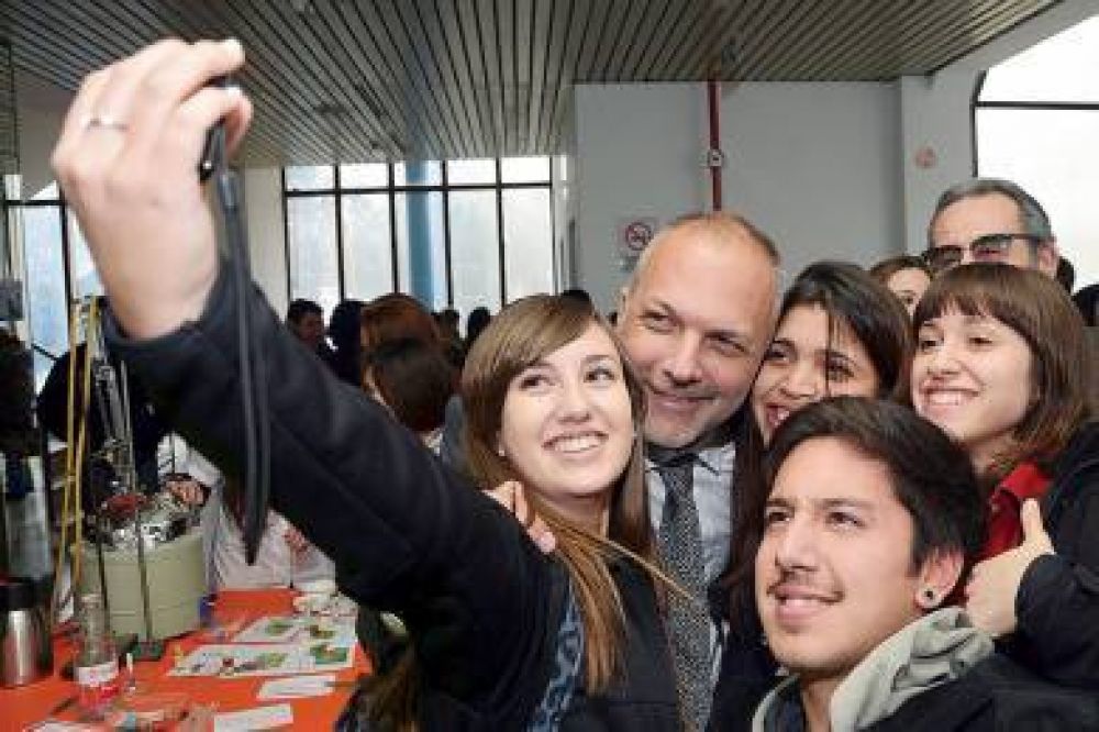 Buzzi particip� de la propuesta �La Universidad te recibe�