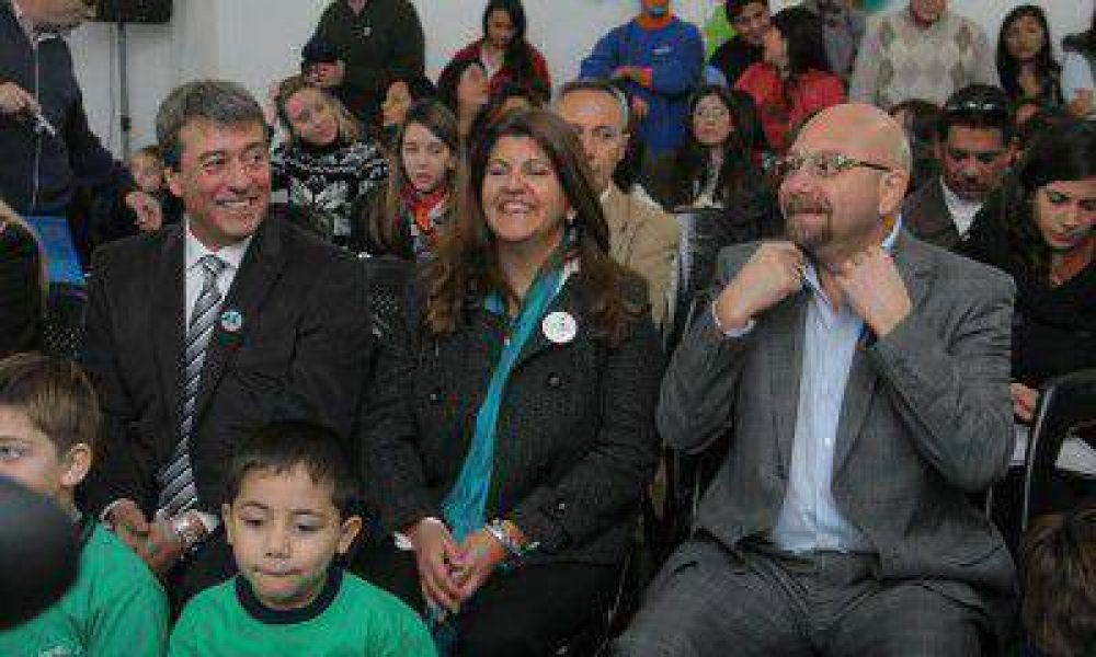 Luis Lobos quiere enrejar las plazas y dice que luchar� contra la inseguridad