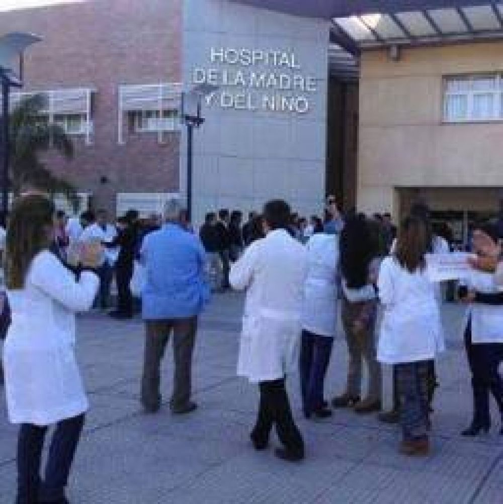 M�dicos rechazan oferta salarial y profundizan medidas de fuerza