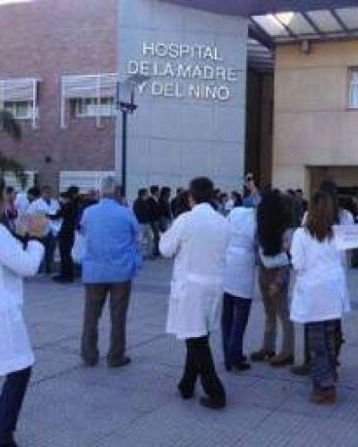 M�dicos rechazan oferta salarial y profundizan medidas de fuerza