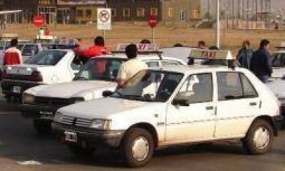 Taxis y remises vuelven a la carga para exigir aumento de tarifas