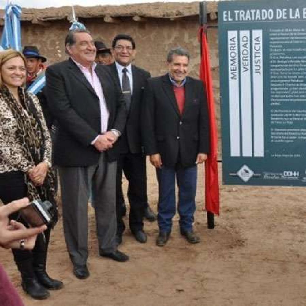 Beder Herrera se�aliz� la casa natal del Chacho Pe�aloza