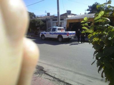 Polic�as comenzaron persecuci�n de delincuente tras arrebato en barrio Ferroviario