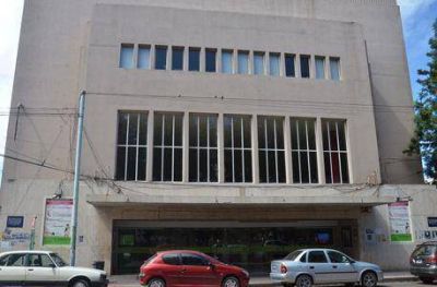 Obras de mejoramiento en el Teatro Municipal y en la Casa del Bicentenario