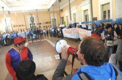 Tomar�an escuelas de la UNT y el vice habla de desobediencia