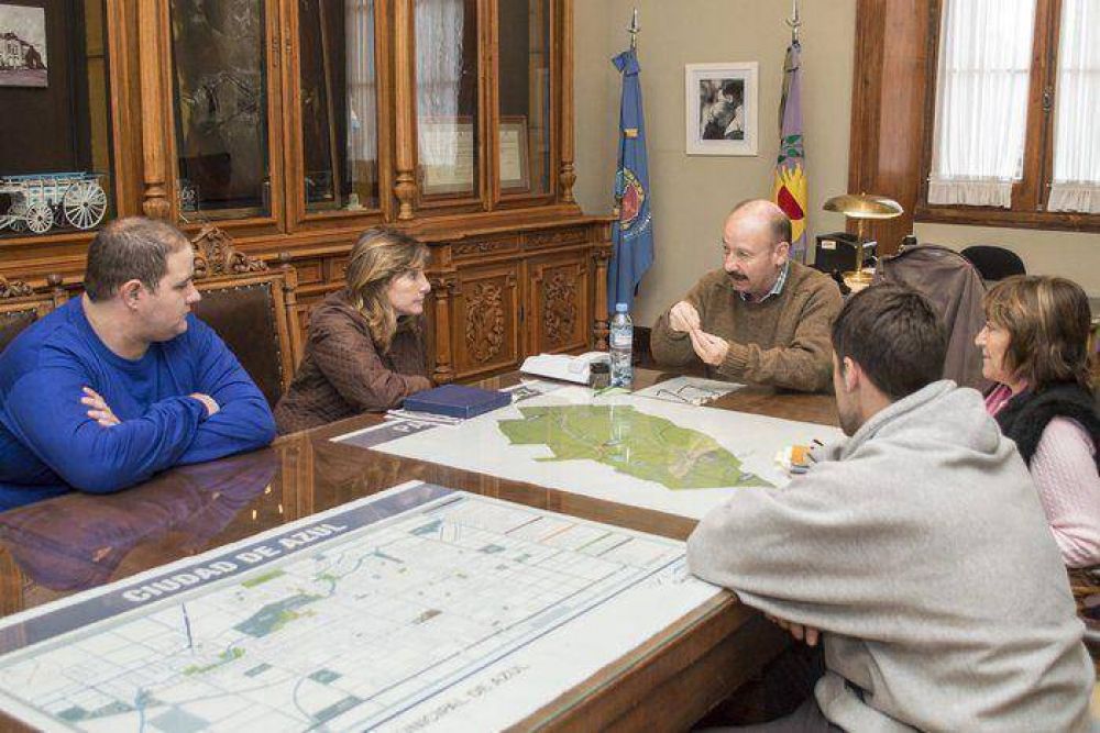 Inza se reuni� con la firma que gestiona Luz Azul