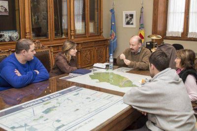 Inza se reuni� con la firma que gestiona Luz Azul