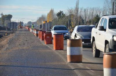 Obras en la 22 complican el tr�nsito en Roca