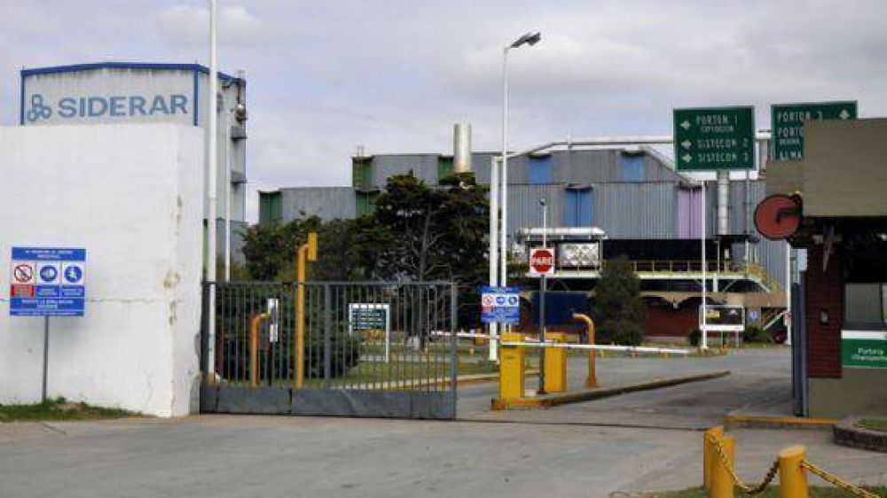 Contin�a el conflicto en Siderar por el despido de trabajadores enrolados en Camioneros
