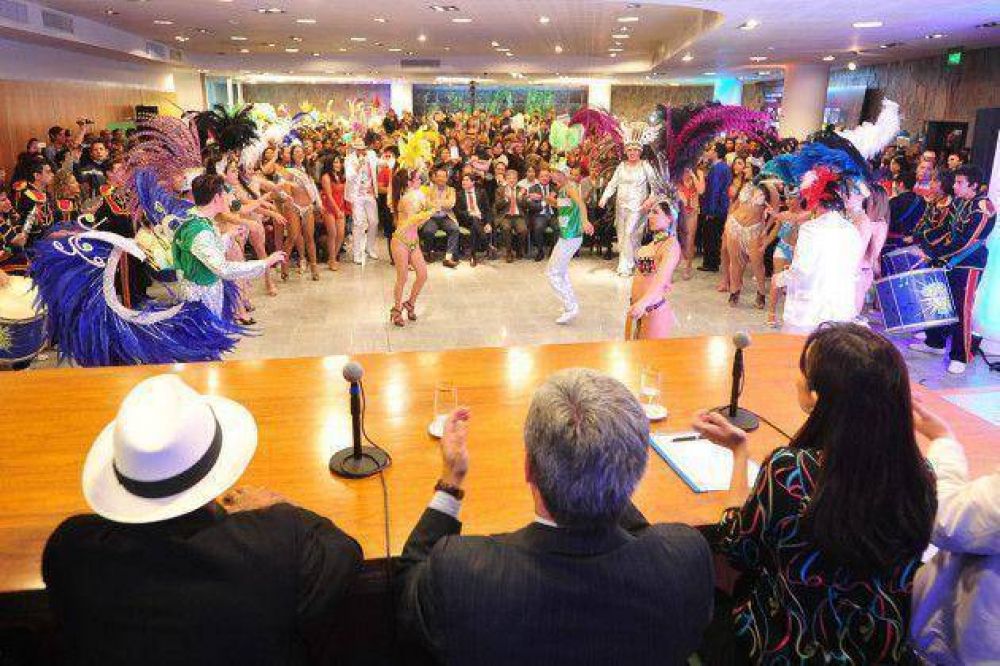 Poggi present la sexta edicin del Carnaval de Ro y lo compar con la Vendimia de Mendoza