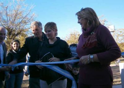 El Gobierno Provincial inaugur� ocho viviendas en Pichi Huinca