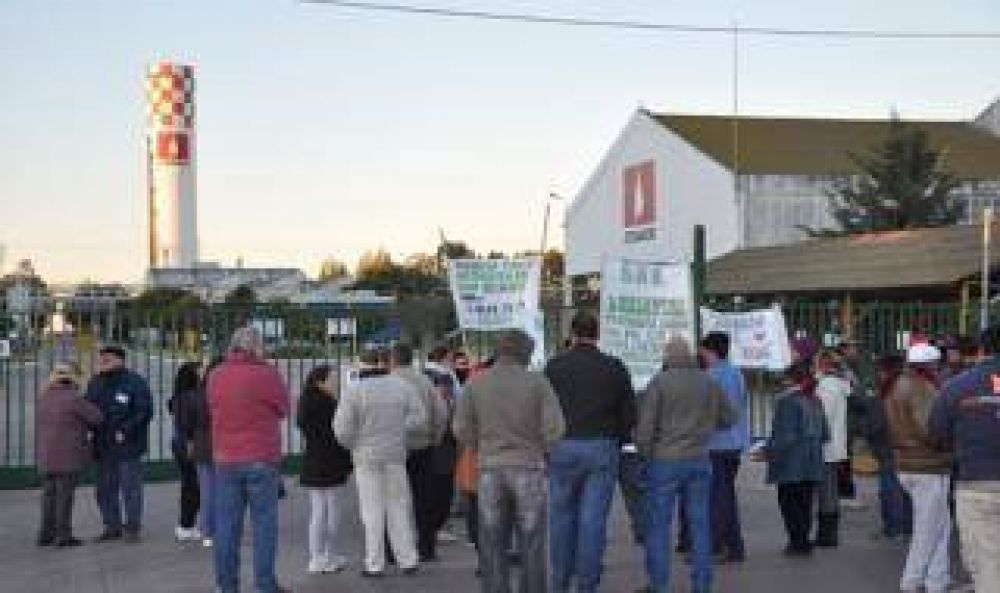 San Nicol�s: Vecinos marcharon en repudio a Atanor